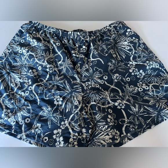 Patagonia short sleeve shirt and Baggies! - Picture 6 of 7